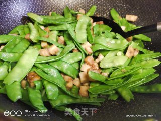 五花肉炒荷兰豆的做法步骤：5
