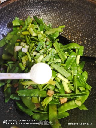 五花肉炒荷兰豆的做法步骤：7