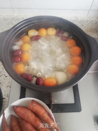 雪梨金桔银耳红枣汤的做法步骤：5