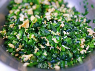 烫面韭菜鸡蛋馅饼的做法步骤：5