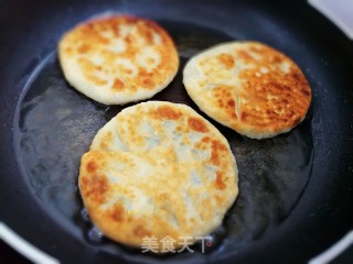 烫面韭菜鸡蛋馅饼的做法步骤：10