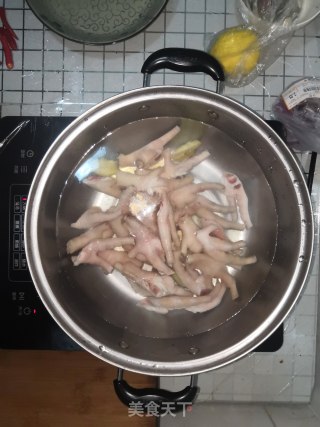 酸辣Q弹的柠檬鸡爪的做法步骤：3