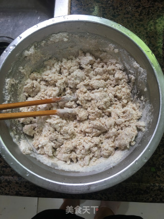 减脂必备全麦韭菜鸡蛋饺子的做法步骤：1