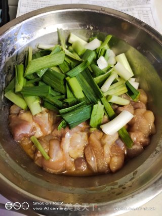 莴笋炒鸡肉的做法步骤：3