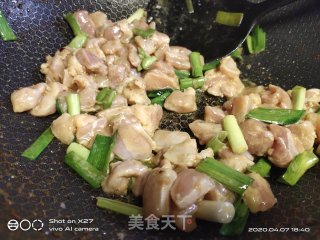 莴笋炒鸡肉的做法步骤：4