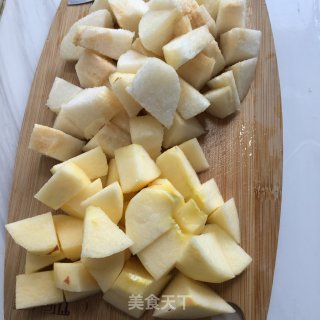 冰糖雪梨苹果汤的做法步骤：2