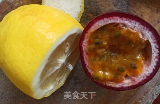 柠檬百香果蜂蜜红茶的做法步骤：2