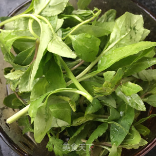“春季润燥汤水”鲍鱼杞芽汤的做法步骤：1
