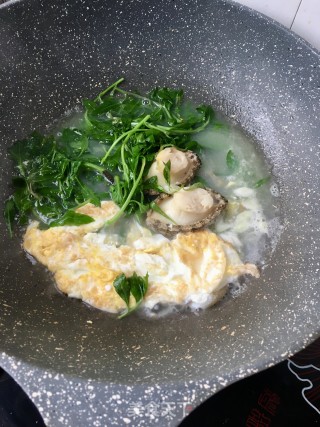 “春季润燥汤水”鲍鱼杞芽汤的做法步骤：15