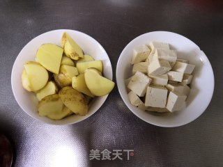 辣白菜炖锅的做法步骤：1