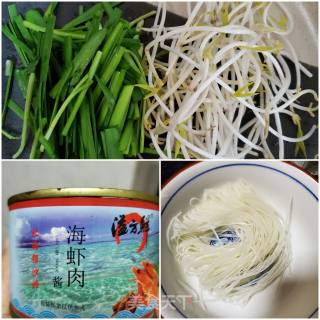 虾肉酱韭菜拌米粉的做法步骤：1