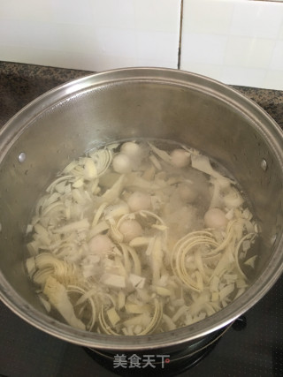春笋瘦肉豆腐汤的做法步骤：3