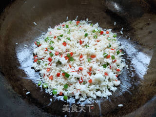 双椒豆腐蛋炒饭的做法步骤：6
