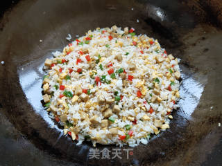 双椒豆腐蛋炒饭的做法步骤：7