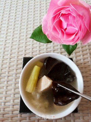 黑白双耳瘦肉芦笋汤的做法步骤：10