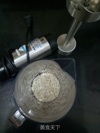 燕麦香蕉牛奶的做法步骤：1