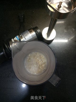 燕麦香蕉牛奶的做法步骤：2