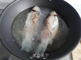 炖鲫鱼汤的做法步骤：5