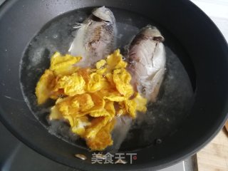 炖鲫鱼汤的做法步骤：6