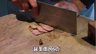红油牛肉的做法步骤：1