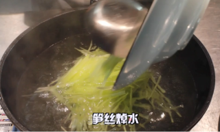红油牛肉的做法步骤：3
