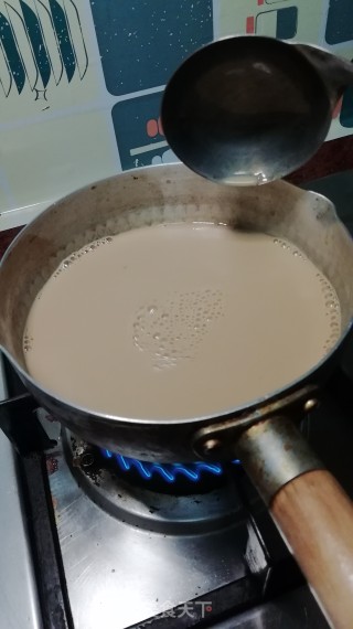 玫瑰黑糖奶茶的做法步骤：8
