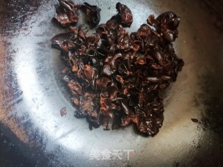 黑木耳黄瓜炒鸡蛋的做法步骤：3