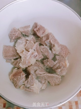 土豆红萝卜烧牛肉的做法步骤：1