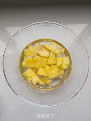 菠萝甜汤的做法步骤：3