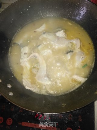 酸菜鱼汤的做法步骤：11