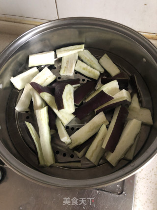 青椒紫茄的做法步骤：1