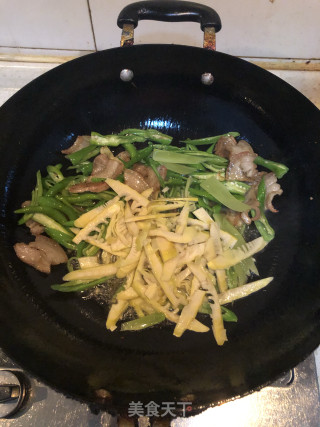 青椒五花肉的做法步骤：5