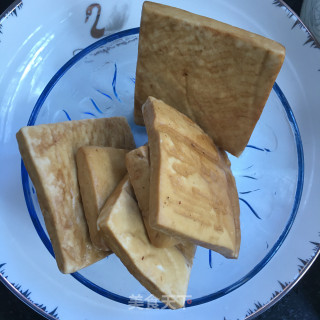 韭菜炒豆干的做法步骤：1