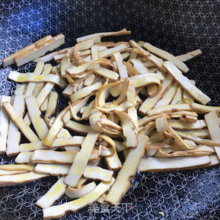 韭菜炒豆干的做法步骤：5