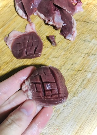 春笋炒猪心的做法步骤：2