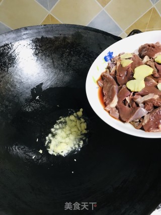 春笋炒猪心的做法步骤：4