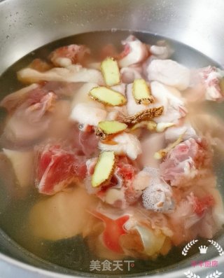 墨鱼老鸭汤的做法步骤：3