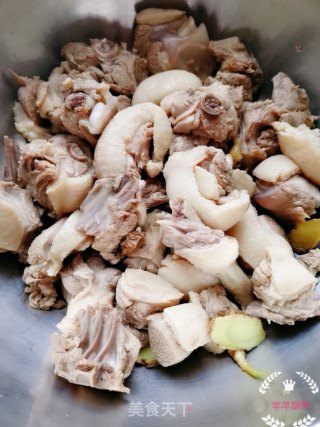 墨鱼老鸭汤的做法步骤：4