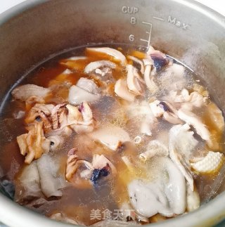 墨鱼老鸭汤的做法步骤：7