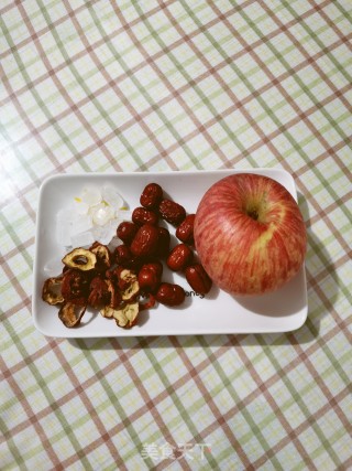 冰糖苹果山楂水的做法步骤：1
