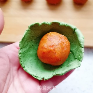 咸蛋黄肉松青团的做法步骤：13