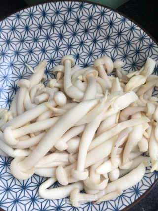 “春季润燥汤水”菌菇鸡汤的做法步骤：5