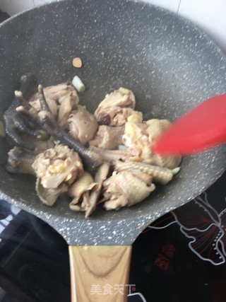 “春季润燥汤水”菌菇鸡汤的做法步骤：11
