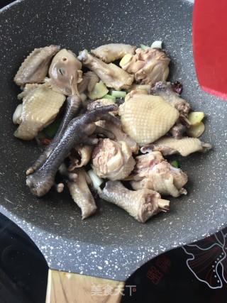 “春季润燥汤水”菌菇鸡汤的做法步骤：13