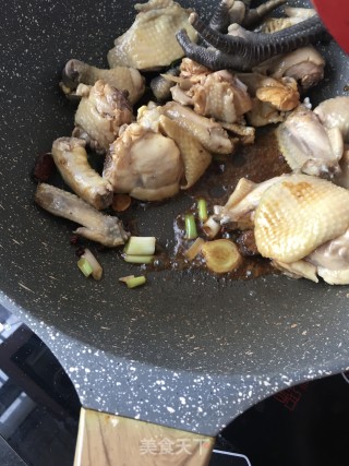 “春季润燥汤水”菌菇鸡汤的做法步骤：14