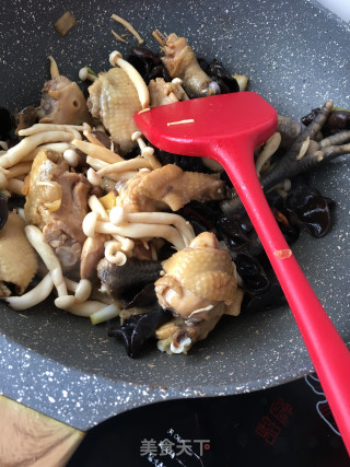 “春季润燥汤水”菌菇鸡汤的做法步骤：15