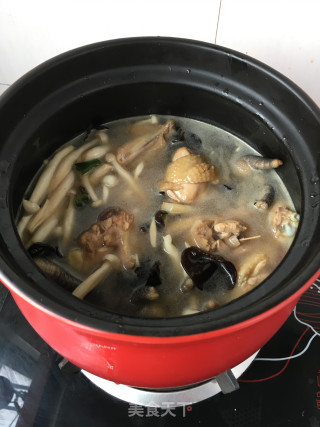“春季润燥汤水”菌菇鸡汤的做法步骤：17