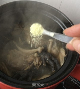 “春季润燥汤水”菌菇鸡汤的做法步骤：20