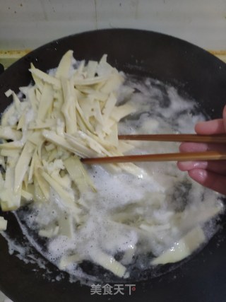 冬笋豆干炒肉的做法步骤：3