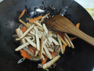 冬笋豆干炒肉的做法步骤：8